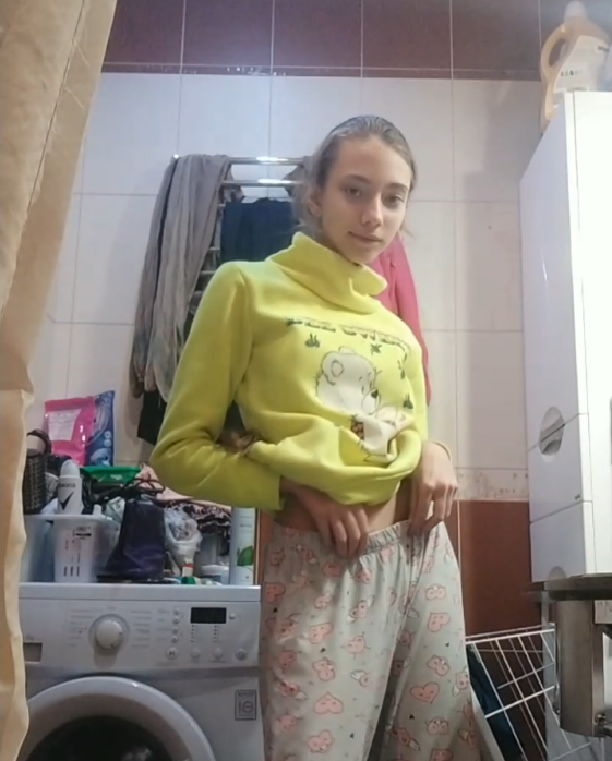 naughty girl showing off in the shower - P4 thumbnail